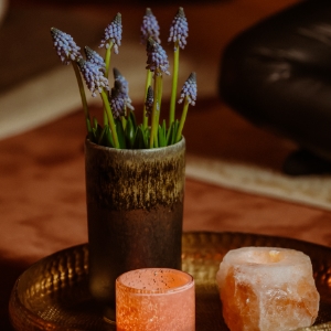 Ljus och blomma på Studio Hember. Fotograf: Love Taylor.